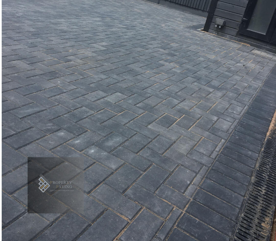 Block paving driveway installation – Doncaster Block paving driveway installed on a prepared sub-base with correct drainage and levels.