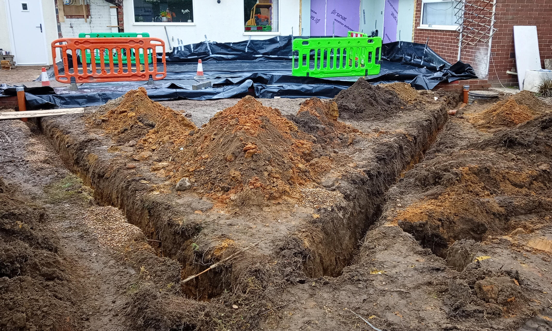 Extension Drainage – Soakaway Installation Soakaway installation as part of extension groundworks to DPC level in Doncaster